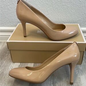 MICHAEL Michael Kors Nude Patent Leather Pumps size 10